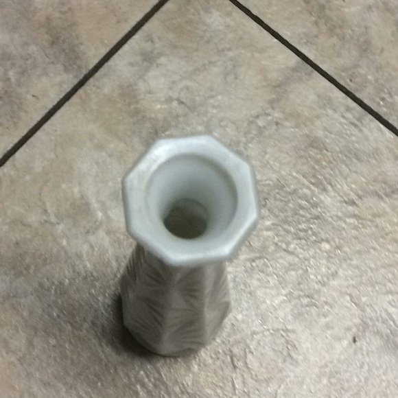 Vintage milk glass bud vase - Picture 2 of 4